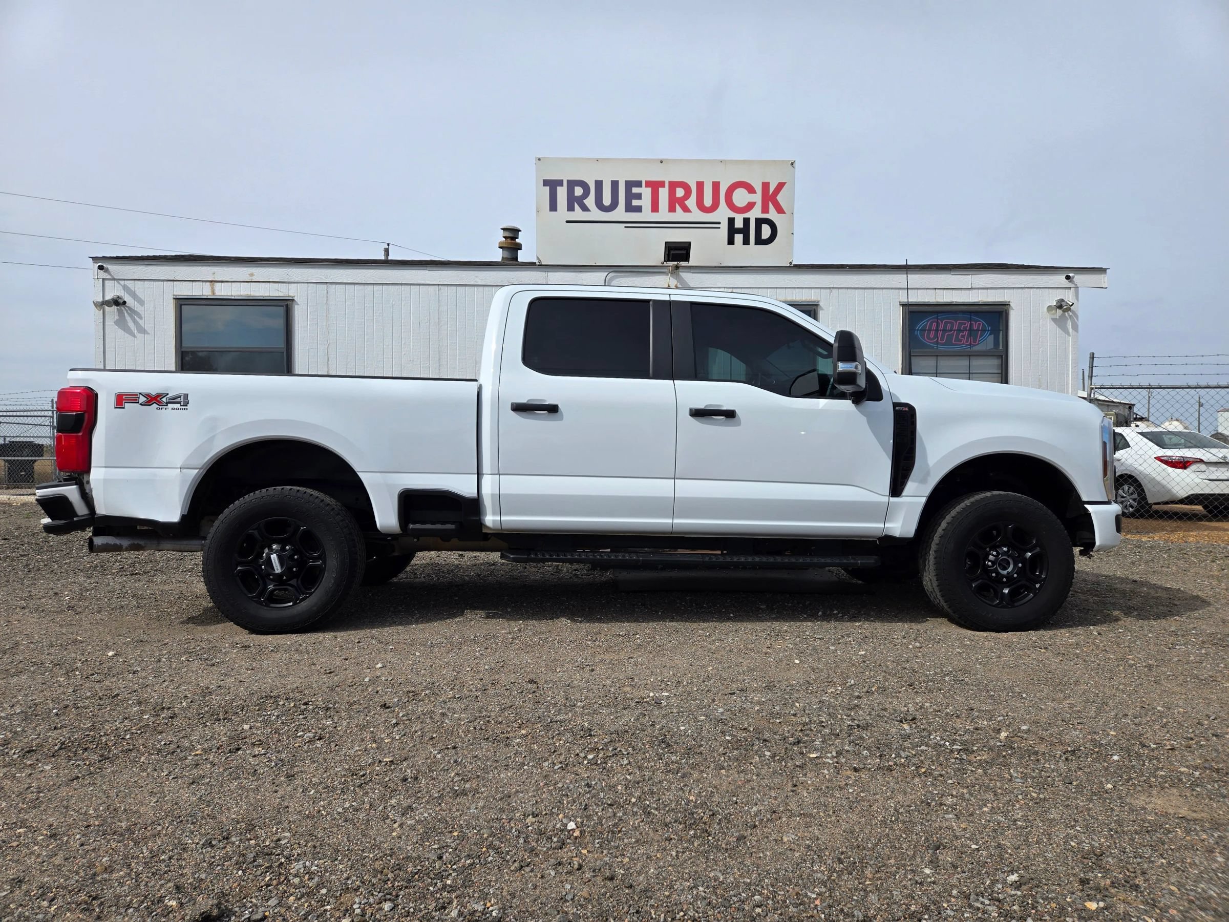 Used 2024 Ford F250 XL w/ STX Appearance Package AWD/4WD image 5