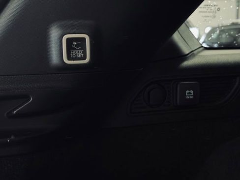 Used 2022 Jeep Grand Cherokee Overland AWD/4WD image 13