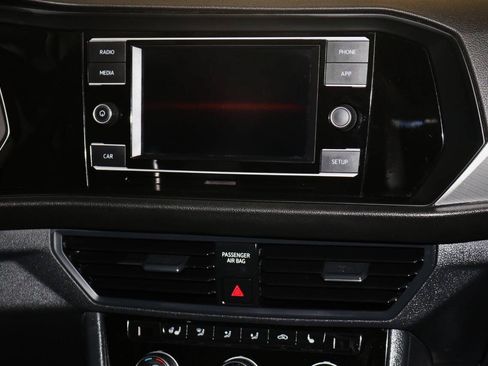 Used 2019 Volkswagen Jetta SE w/ Cold Weather Package FWD image 38