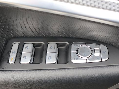 Used 2023 Genesis G70 2.0T w/ Sport Prestige Package RWD image 39