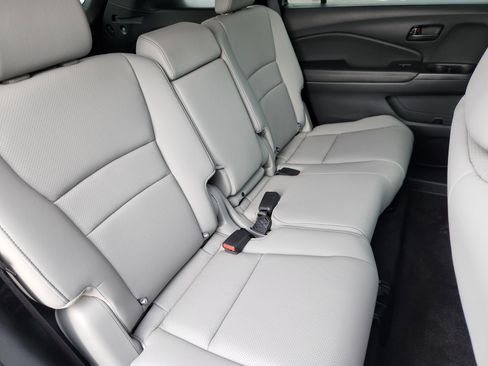 Certified 2025 Honda Passport EX-L image 15