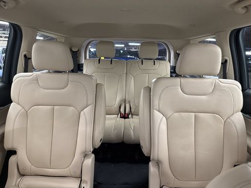 Used 2022 Jeep Grand Cherokee L Limited RWD image 23