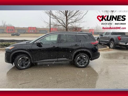 Used 2025 Nissan Rogue SV image 3