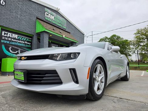 Used 2016 Chevrolet Camaro LT RWD image 2