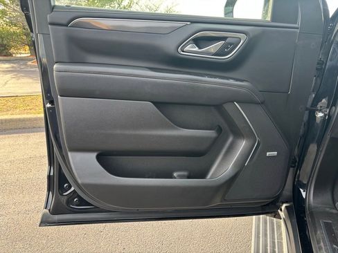 Used 2022 GMC Yukon AT4 w/ Technology Package image 12