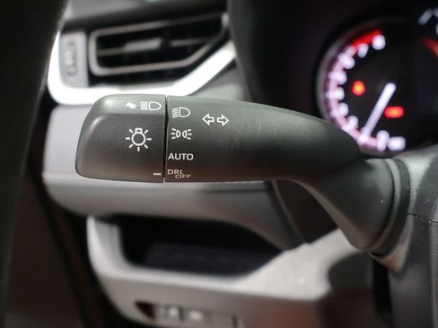 Used 2025 Toyota RAV4 XLE FWD image 33