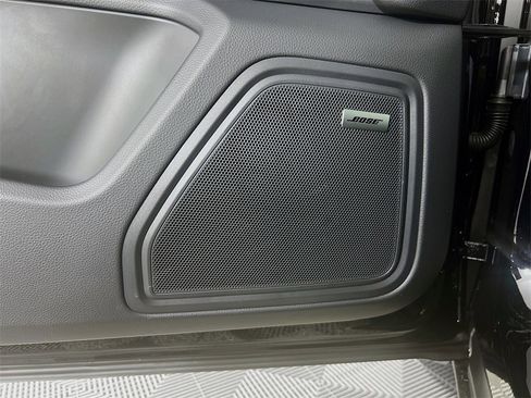 New 2026 Porsche Macan image 21