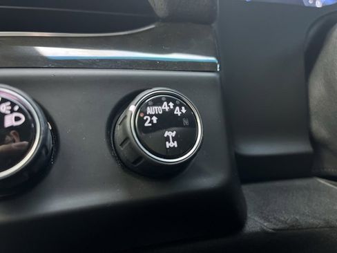 Used 2019 Cadillac Escalade Platinum image 16