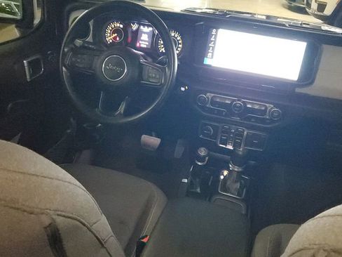 Used 2025 Jeep Gladiator Sport image 11