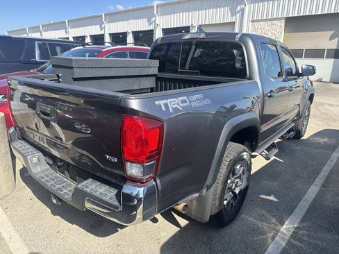 Used 2017 Toyota Tacoma TRD Off-Road w/ Tow Package RWD image 4