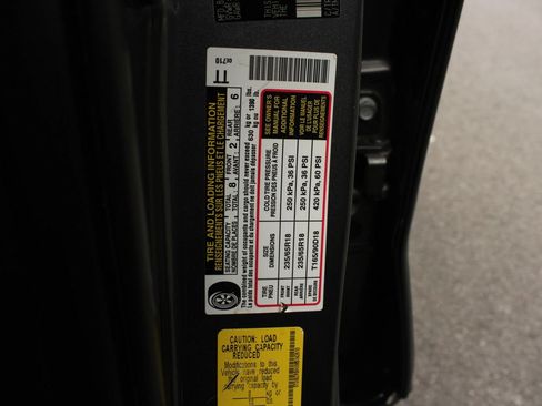 Used 2021 Toyota Highlander LE AWD/4WD image 39