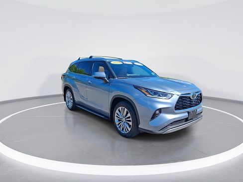 Certified 2024 Toyota Highlander Platinum AWD/4WD image 3