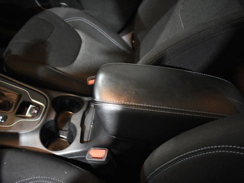 Used 2021 Jeep Cherokee Latitude image 24