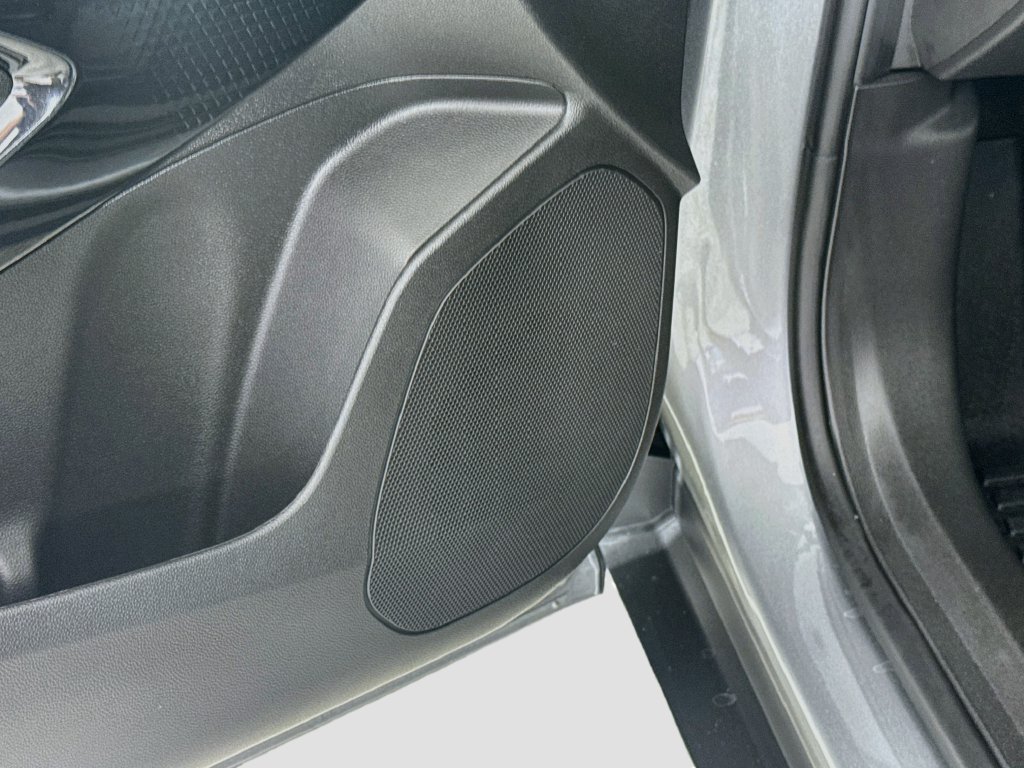 Used 2025 Chevrolet Trax RS w/ Sunroof Package FWD image 21