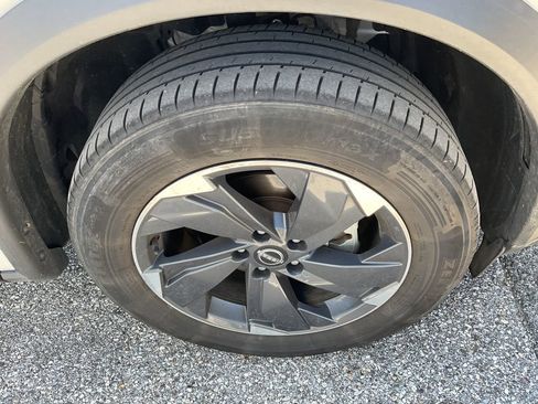 Used 2024 Nissan Rogue SV FWD image 11