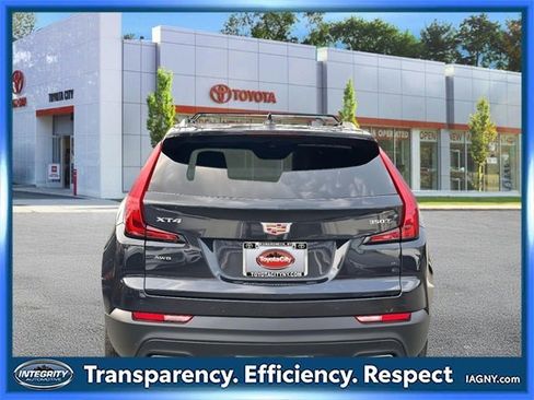 Used 2023 Cadillac XT4 Luxury w/ Cold Weather Package image 5