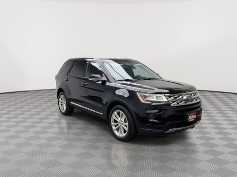 Used 2018 Ford Explorer XLT w/ Equipment Group 202A AWD/4WD image 36
