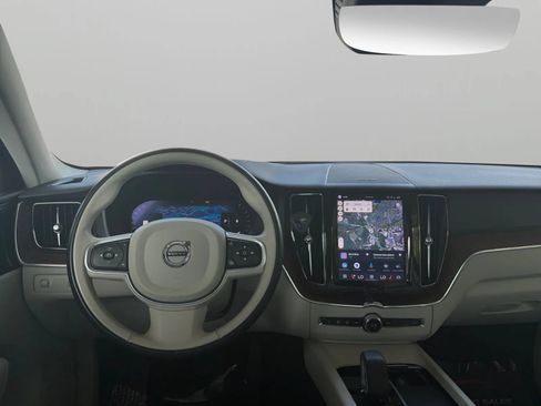 Used 2022 Volvo XC60 B5 Momentum w/ Climate Package AWD/4WD image 28