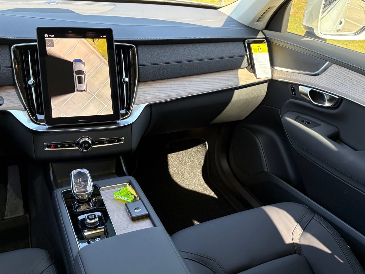 New 2026 Volvo XC90 B6 Plus w/ Protection Package Premier AWD/4WD image 12