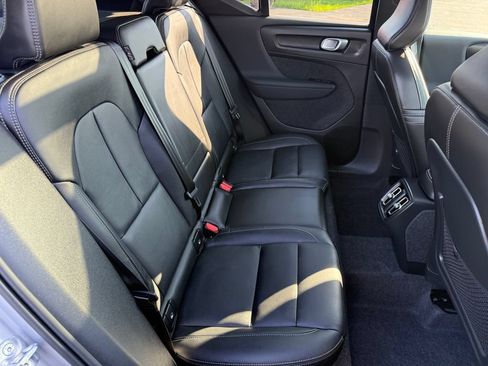Used 2025 Volvo XC40 B5 Plus AWD/4WD image 17