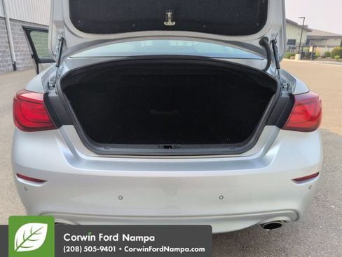 Used 2016 INFINITI Q70 3.7 w/ Deluxe Touring Package AWD/4WD image 29
