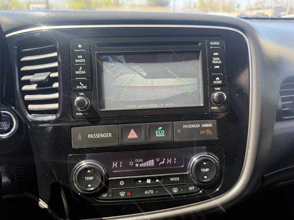 Used 2016 Mitsubishi Outlander SE AWD/4WD image 16