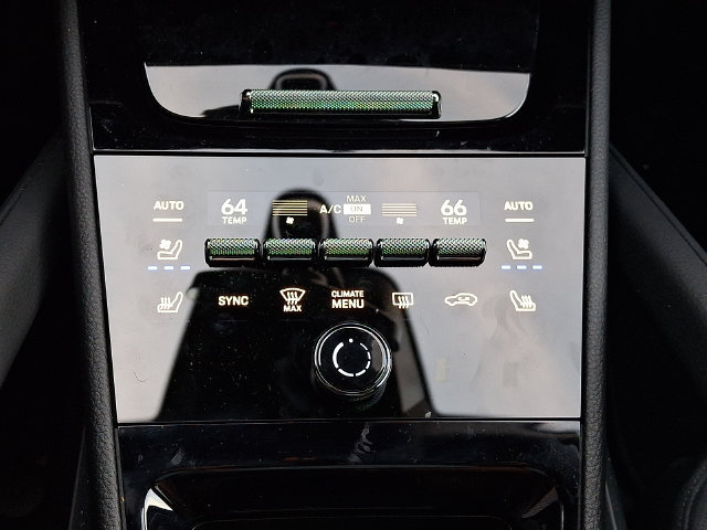 Certified 2025 Porsche Cayenne Coupe AWD/4WD image 19