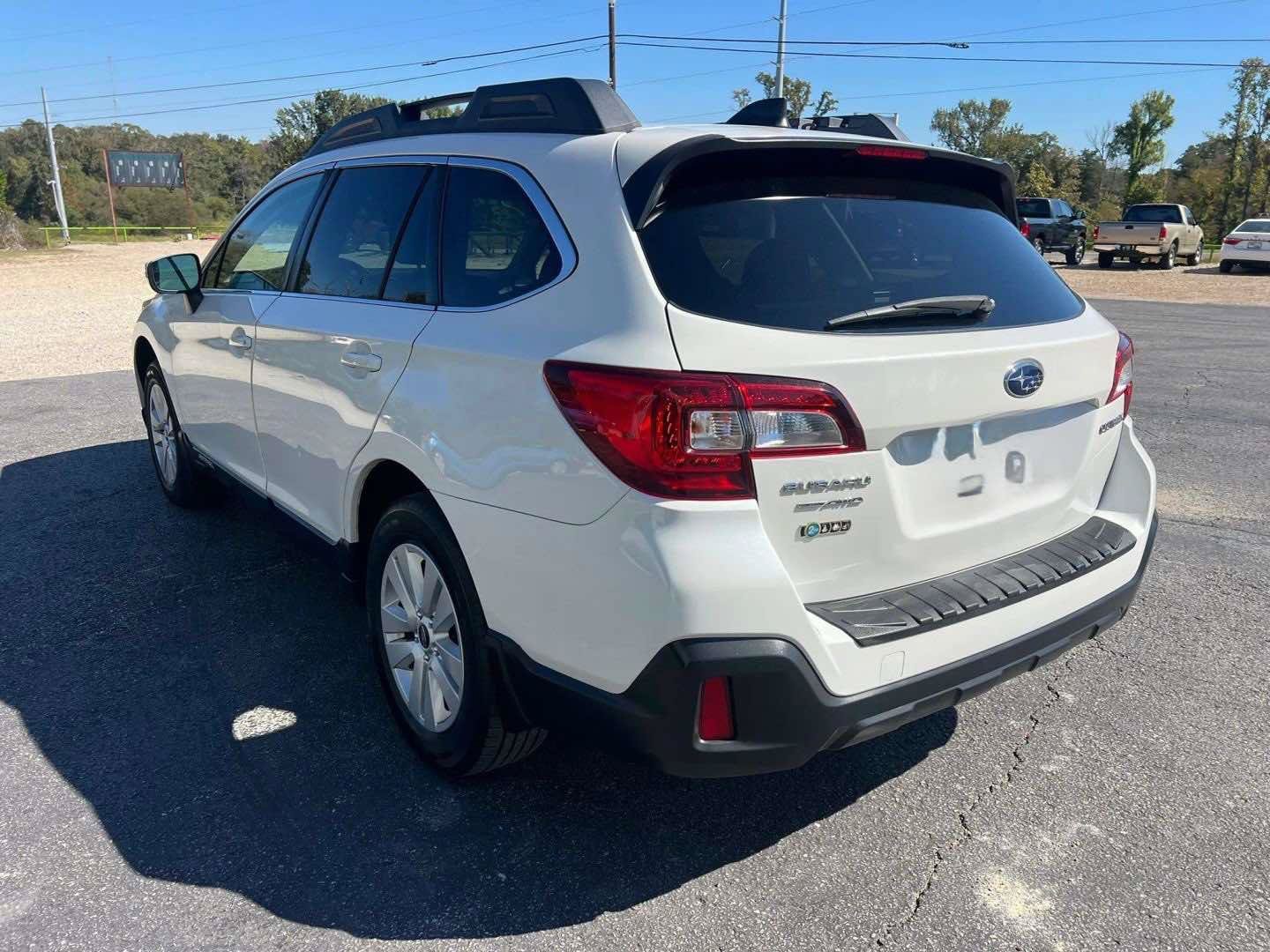 Used 2019 Subaru Outback 2.5i Premium w/ Popular Package #2 AWD/4WD image 4