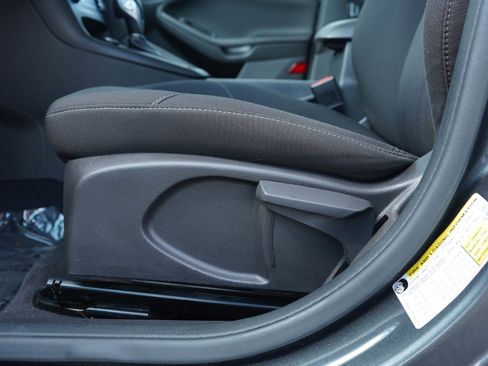 Used 2017 Ford Focus SE FWD image 18
