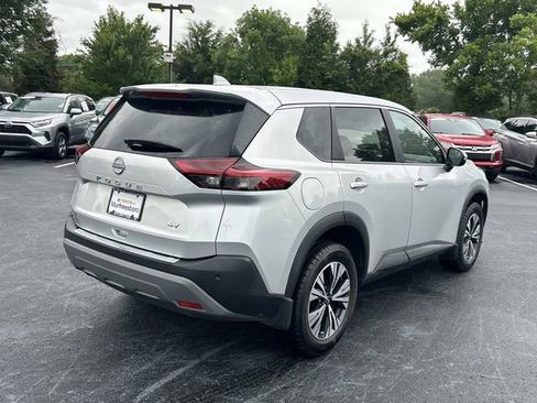 Used 2023 Nissan Rogue SV FWD image 4