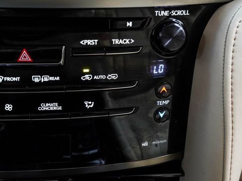 Used 2018 Lexus LX 570 4WD image 29