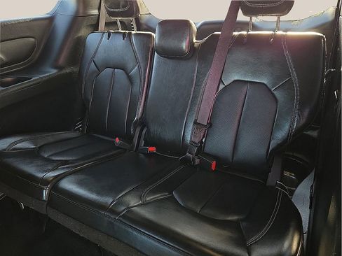 Used 2025 Chrysler Pacifica Select image 9