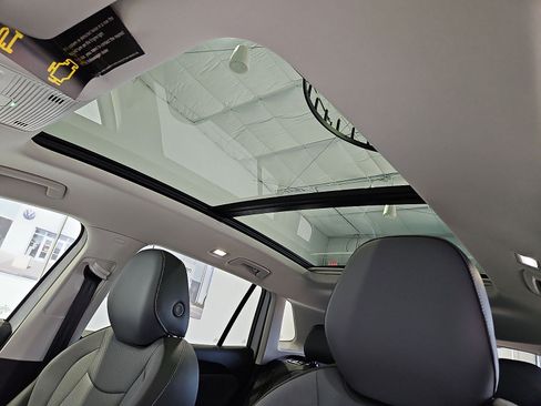 New 2026 Volkswagen Tiguan SE FWD image 18
