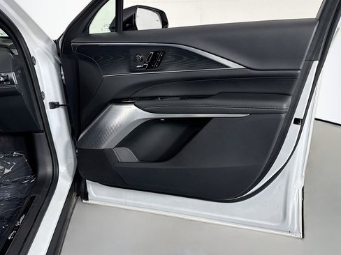 Used 2025 Cadillac Lyriq Luxury w/ LPO, Floor Liner Package AWD/4WD image 24
