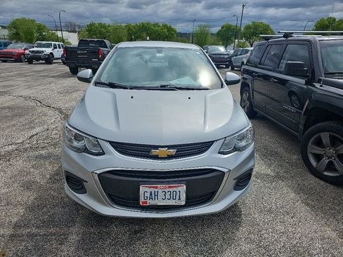 Used 2019 Chevrolet Sonic LT w/ Convenience Package FWD image 2