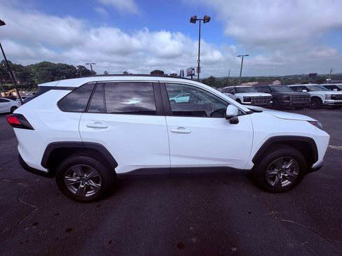 Used 2024 Toyota RAV4 XLE FWD image 5