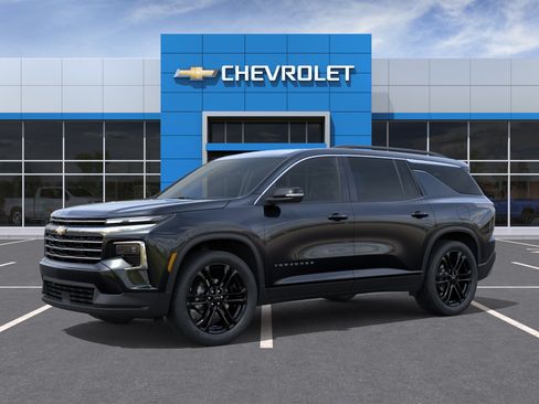 New 2026 Chevrolet Traverse LT w/ Driver Confidence Package AWD/4WD image 2