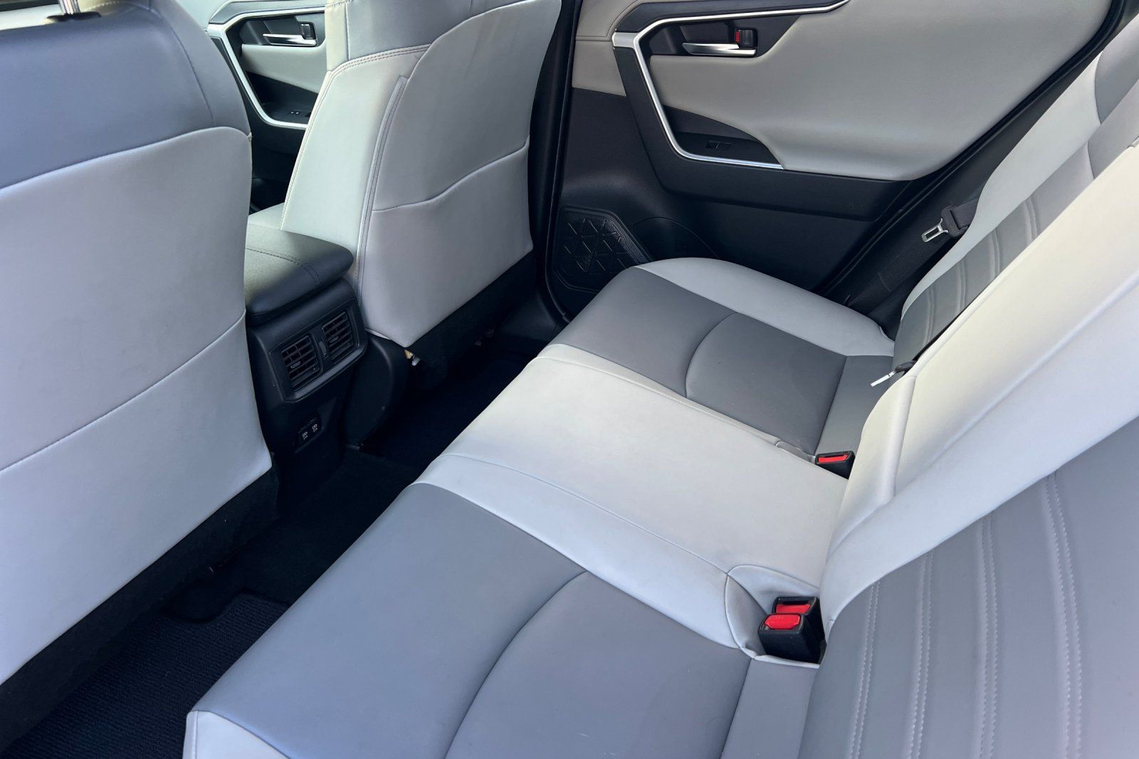 Used 2019 Toyota RAV4 Limited w/ Carpet Mat Package AWD/4WD image 12
