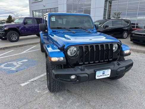 Used 2021 Jeep Gladiator Willys image 8