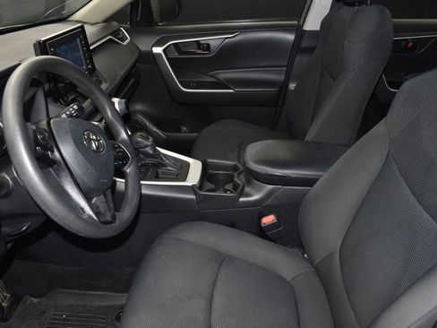 Used 2021 Toyota RAV4 LE image 13