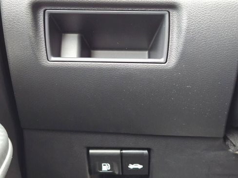 Used 2025 Nissan Versa SR w/ Trunk Package image 24