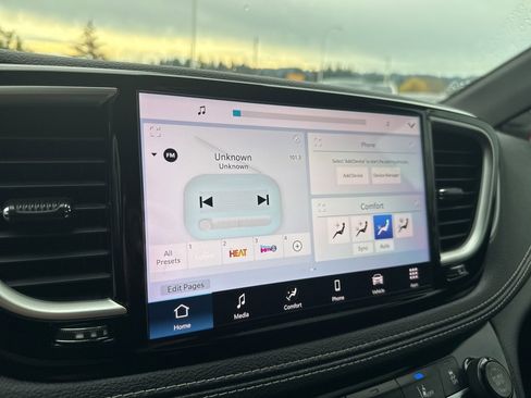 Used 2021 Chrysler Pacifica Touring w/ S Appearance Package image 16