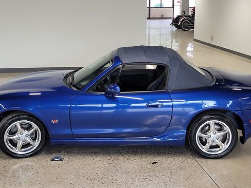 Used 1999 MAZDA MX-5 Miata RWD image 25