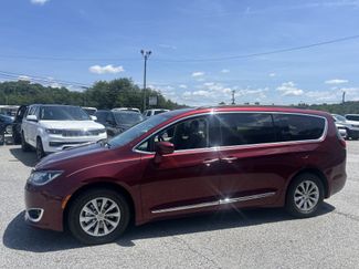 Used 2017 Chrysler Pacifica Touring-L FWD video 2
