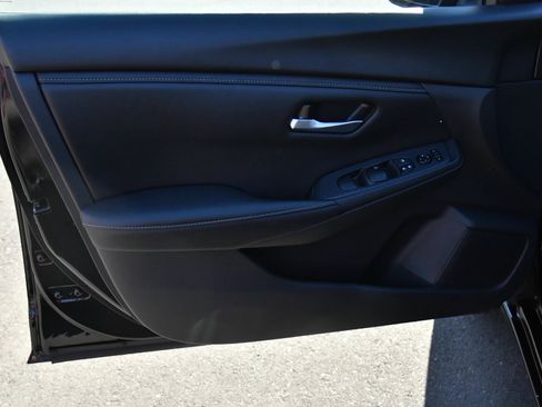 Used 2025 Nissan Sentra SV FWD image 13