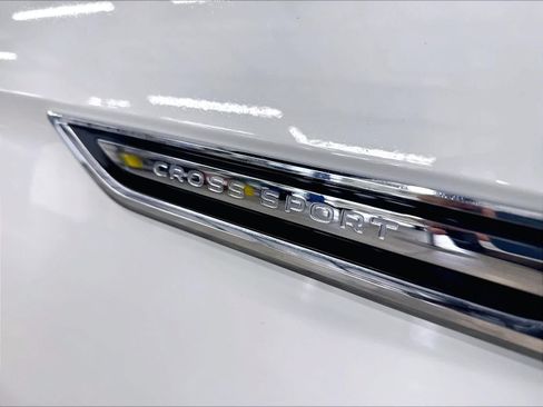 Used 2024 Volkswagen Atlas Cross Sport SE w/ Panoramic Sunroof Package FWD image 33