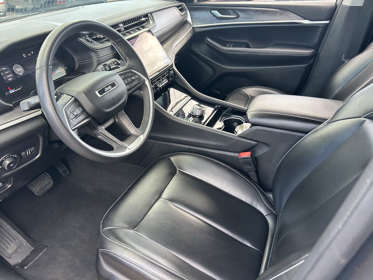Used 2023 Jeep Grand Cherokee Limited AWD/4WD image 27