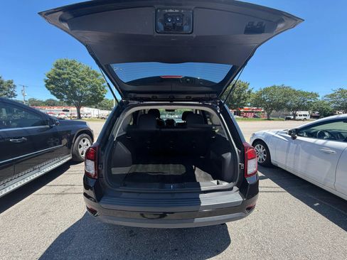 Used 2016 Jeep Compass Latitude FWD image 18