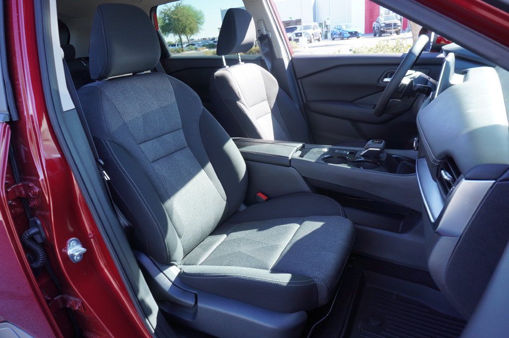 Certified 2026 Nissan Rogue SV FWD image 12