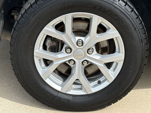 Used 2023 Jeep Grand Cherokee L Limited AWD/4WD image 9